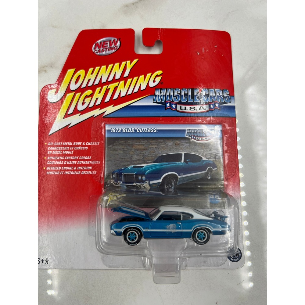Johnny Lightning 1972 Olds Cutlass 442 Muscle Cars USA Blue White Diecast 50151